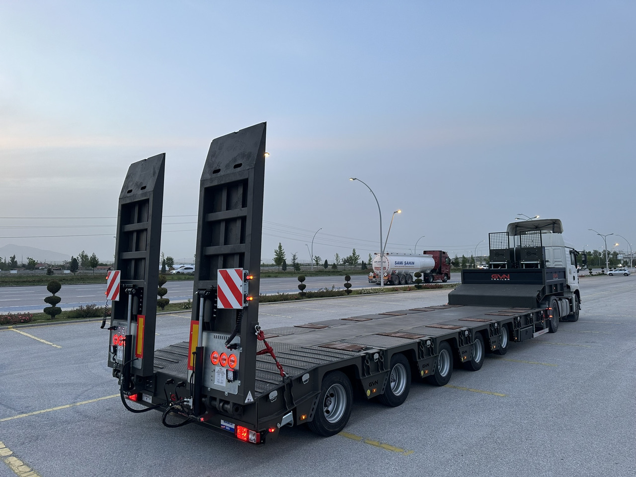 GVN Trailer 5 AXLE LOWBED - 低装载半拖车:图1 GVN Trailer 5 AXLE LOWBED - 低装载半拖车:图1