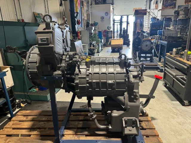 Komatsu Grader GD825A-2 WA500-6 - 变速箱:图1 Komatsu Grader GD825A-2 WA500-6 - 变速箱:图1