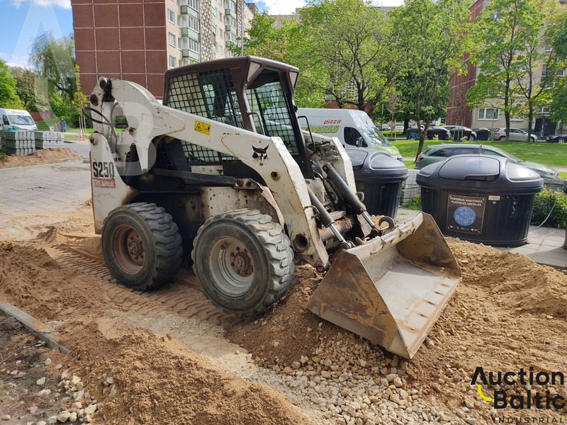 Bobcat S 250 - 滑移装载机:图2 Bobcat S 250 - 滑移装载机:图2
