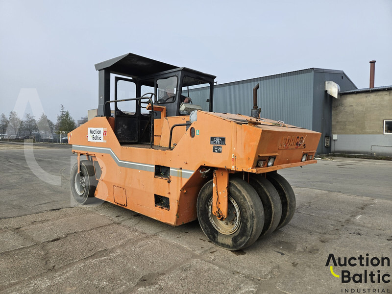 Corinsa CCN 1222 - 气动碾压机:图1 Corinsa CCN 1222 - 气动碾压机:图1