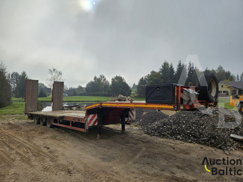 Faymonville STN-30 - 侧帘半拖车:图1 Faymonville STN-30 - 侧帘半拖车:图1