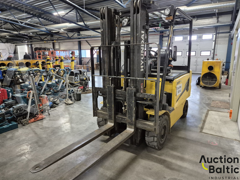 Hyundai 30B-9 - 电动叉车:图1 Hyundai 30B-9 - 电动叉车:图1