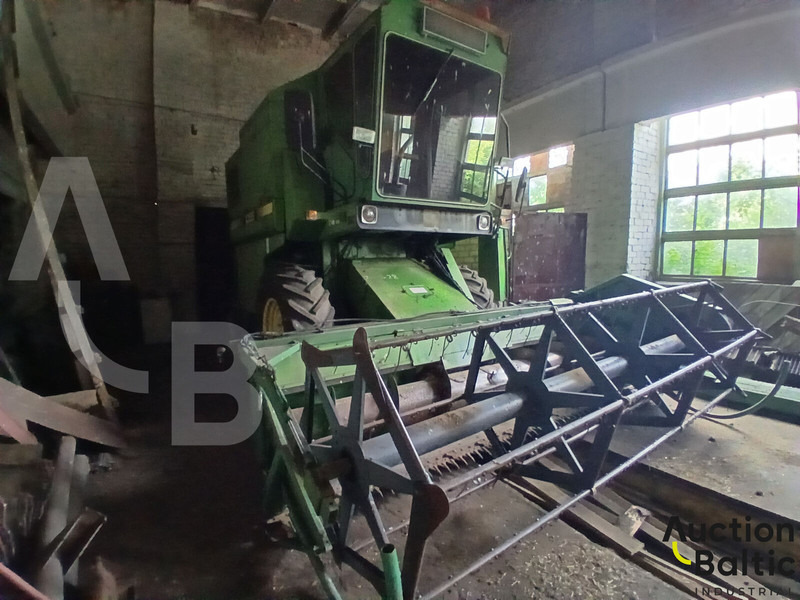 John Deere 1055 - 联合收割机:图2 John Deere 1055 - 联合收割机:图2