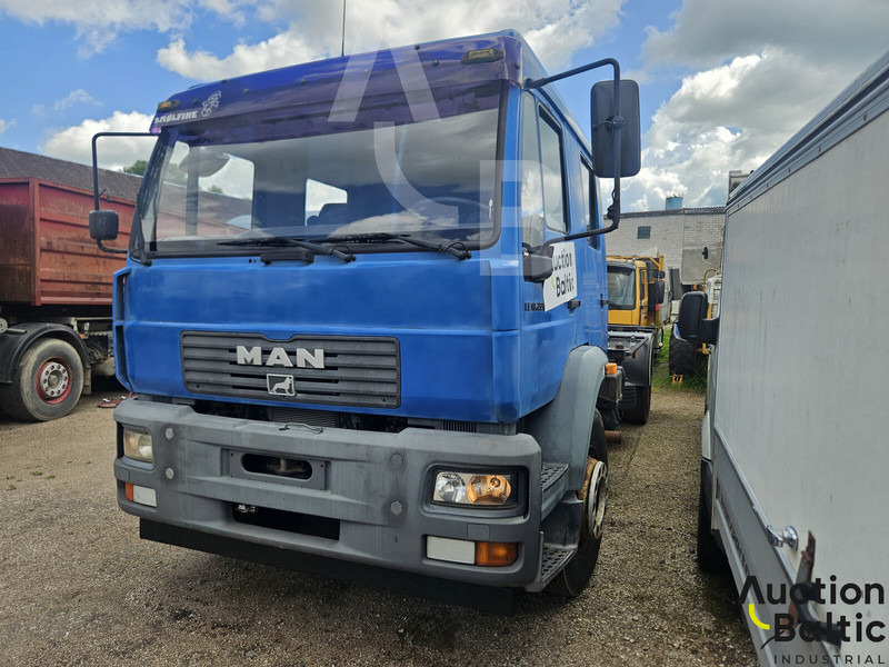 MAN 18.225 - 驾驶室底盘卡车:图2 MAN 18.225 - 驾驶室底盘卡车:图2