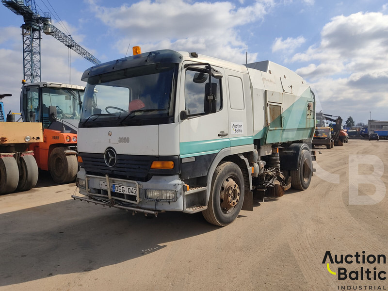 Mercedes-Benz 1517 - 道路清扫机:图1 Mercedes-Benz 1517 - 道路清扫机:图1