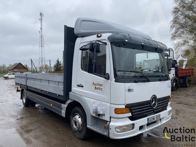 Mercedes-Benz 815 - 栏板式/ 平板卡车:图2 Mercedes-Benz 815 - 栏板式/ 平板卡车:图2