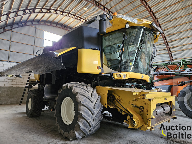 New Holland CR 9080 - 联合收割机:图2 New Holland CR 9080 - 联合收割机:图2