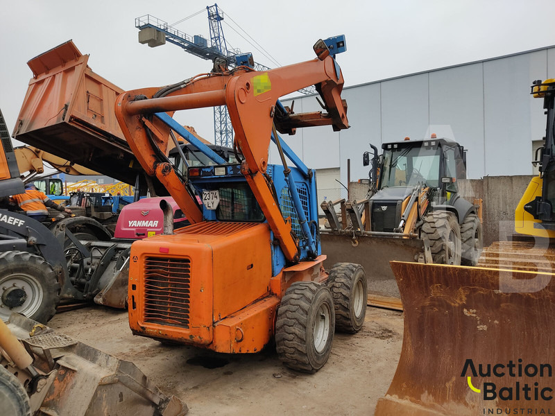 New Holland LS 185 B - 滑移装载机:图4 New Holland LS 185 B - 滑移装载机:图4