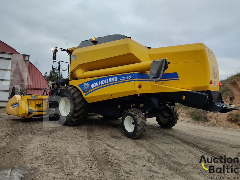 New Holland TC 5.90 - 联合收割机:图5 New Holland TC 5.90 - 联合收割机:图5