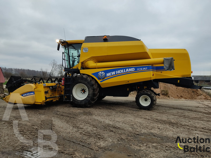 New Holland TC 5.90 - 联合收割机:图4 New Holland TC 5.90 - 联合收割机:图4
