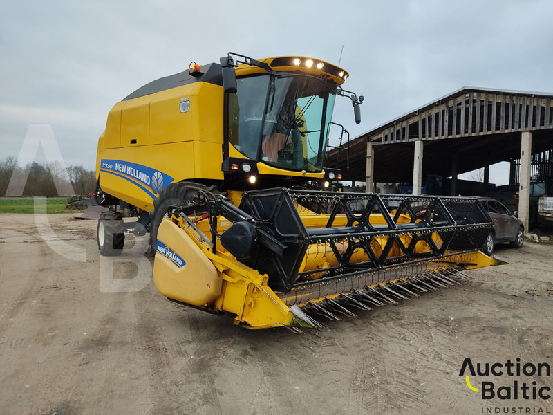 New Holland TC 5.90 - 联合收割机:图2 New Holland TC 5.90 - 联合收割机:图2