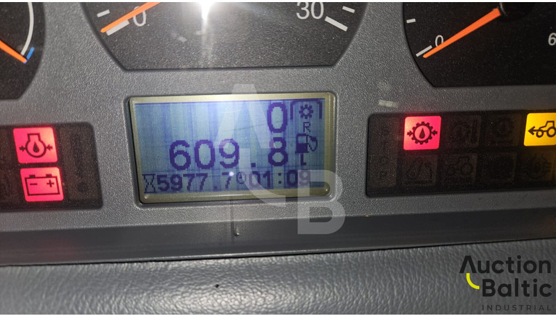 Valtra T213V - 拖拉机:图5 Valtra T213V - 拖拉机:图5