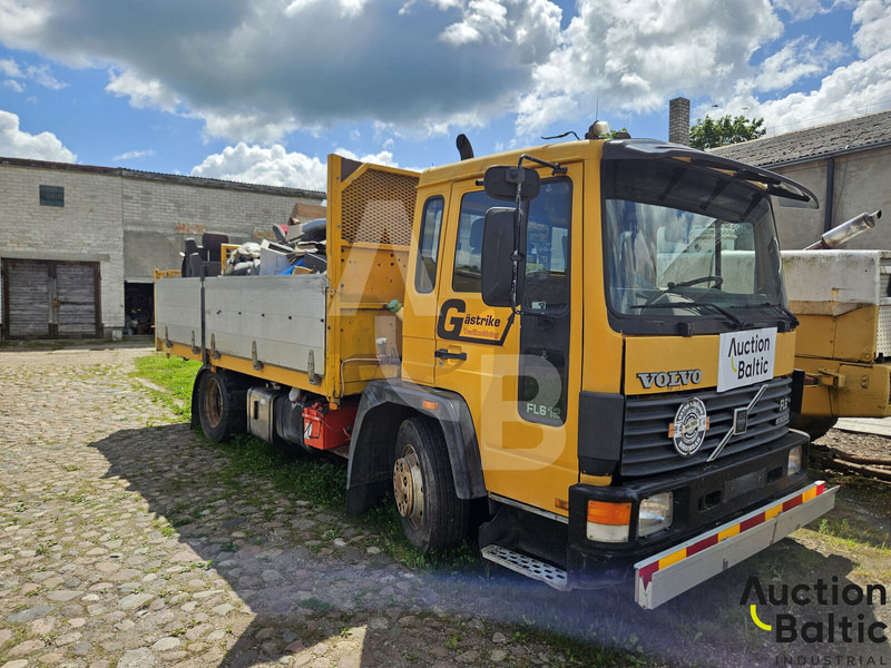 Volvo FL612 - 栏板式/ 平板卡车:图2 Volvo FL612 - 栏板式/ 平板卡车:图2