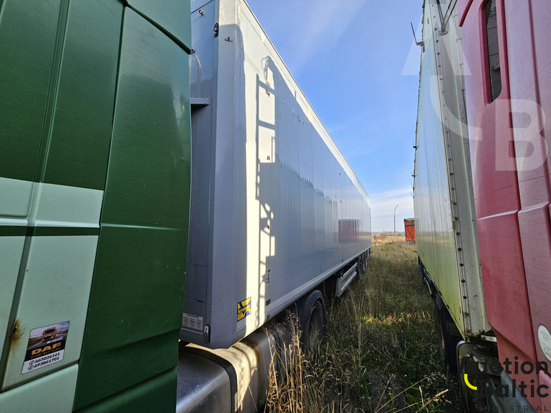 Kraker CF200 - 侧帘半拖车:图2 Kraker CF200 - 侧帘半拖车:图2