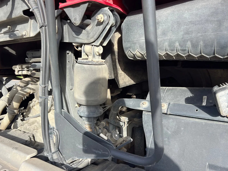 牵引车 Iveco S-WAY 570 S 570 12.2020 **VOITH RETARDER**660.000 km:图17 牵引车 Iveco S-WAY 570 S 570 12.2020 **VOITH RETARDER**660.000 km:图17