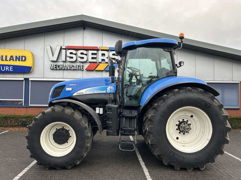 New Holland New Holland T7070 - 拖拉机:图2 New Holland New Holland T7070 - 拖拉机:图2