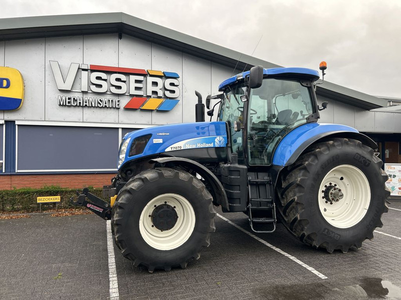 New Holland New Holland T7070 - 拖拉机:图1 New Holland New Holland T7070 - 拖拉机:图1