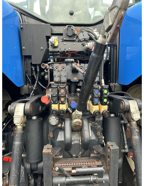 New Holland New Holland T7070 - 拖拉机:图5 New Holland New Holland T7070 - 拖拉机:图5