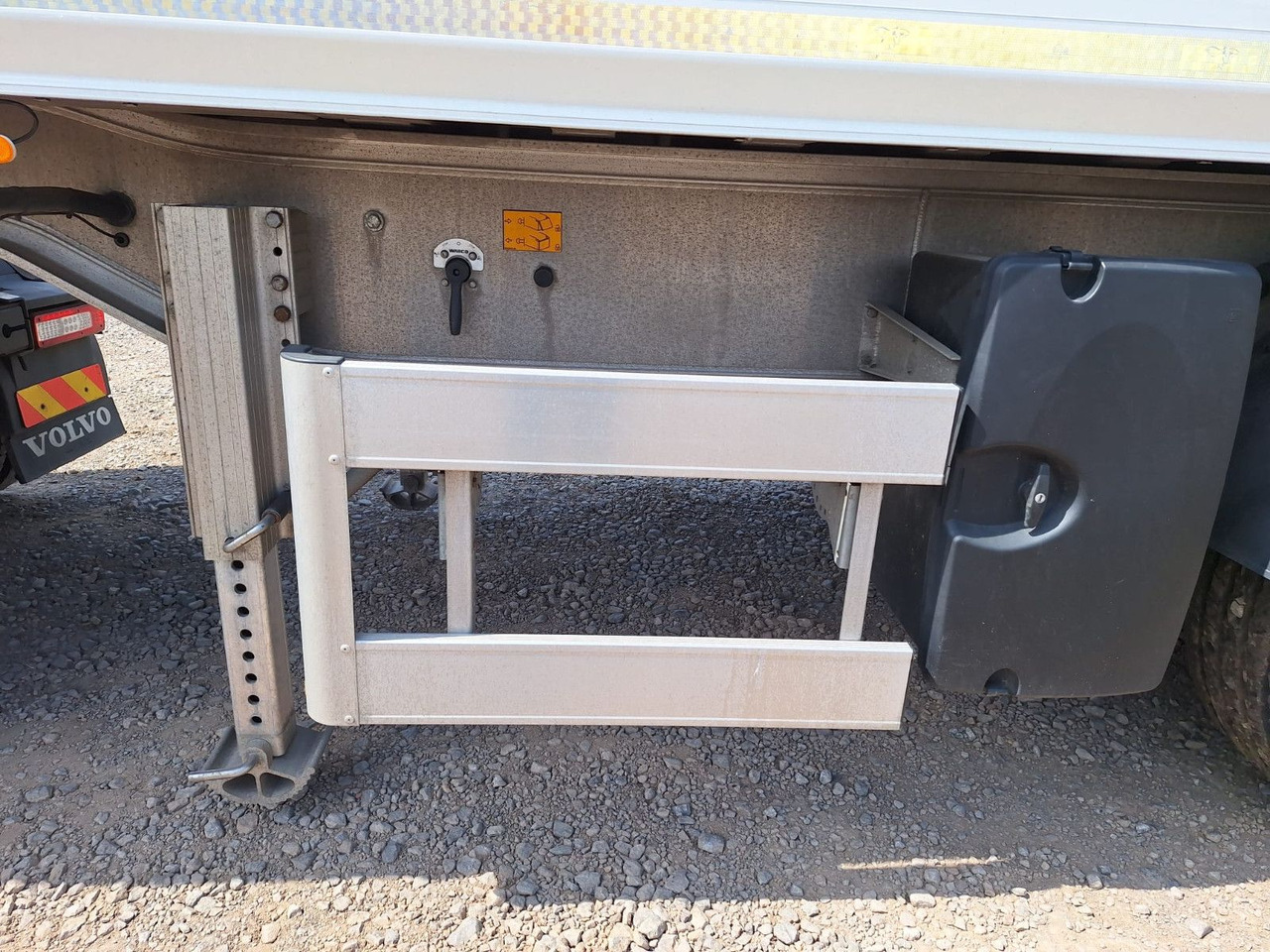 Benalu Bulkliner S 95 50m³ Kombiklappe - 翻斗半拖车:图5 Benalu Bulkliner S 95 50m³ Kombiklappe - 翻斗半拖车:图5