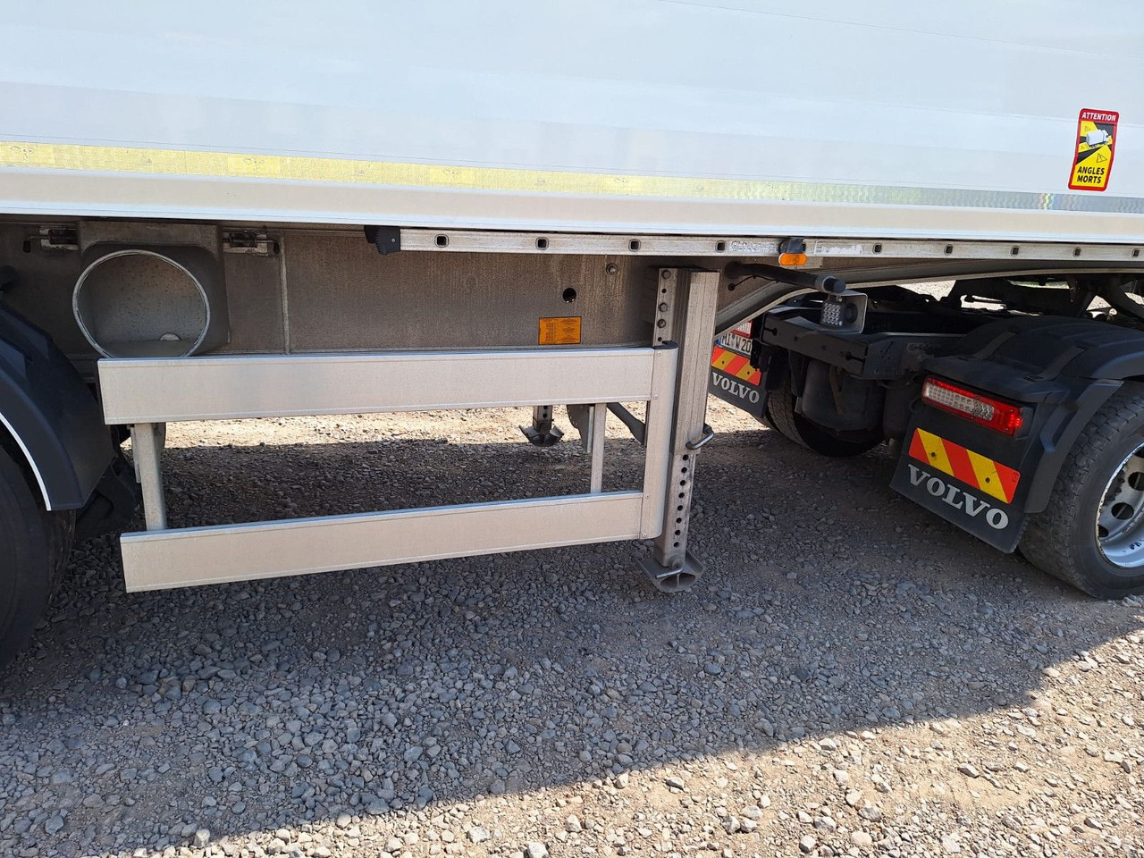 Benalu Bulkliner S 95 50m³ Kombiklappe - 翻斗半拖车:图3 Benalu Bulkliner S 95 50m³ Kombiklappe - 翻斗半拖车:图3