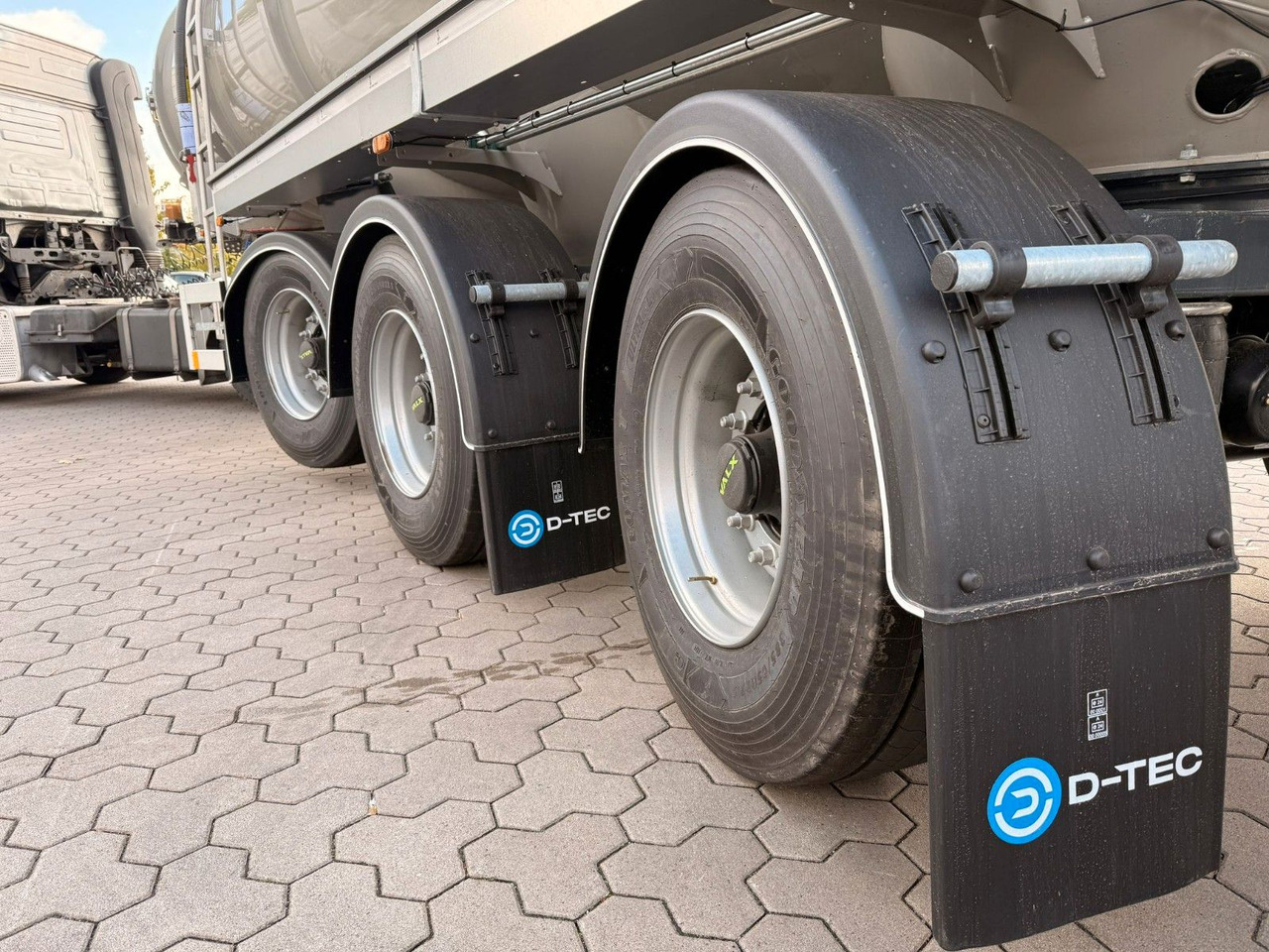 D-TEC Gülletanker 30m³ mit Zwangslenkung - 液罐半拖车:图2 D-TEC Gülletanker 30m³ mit Zwangslenkung - 液罐半拖车:图2