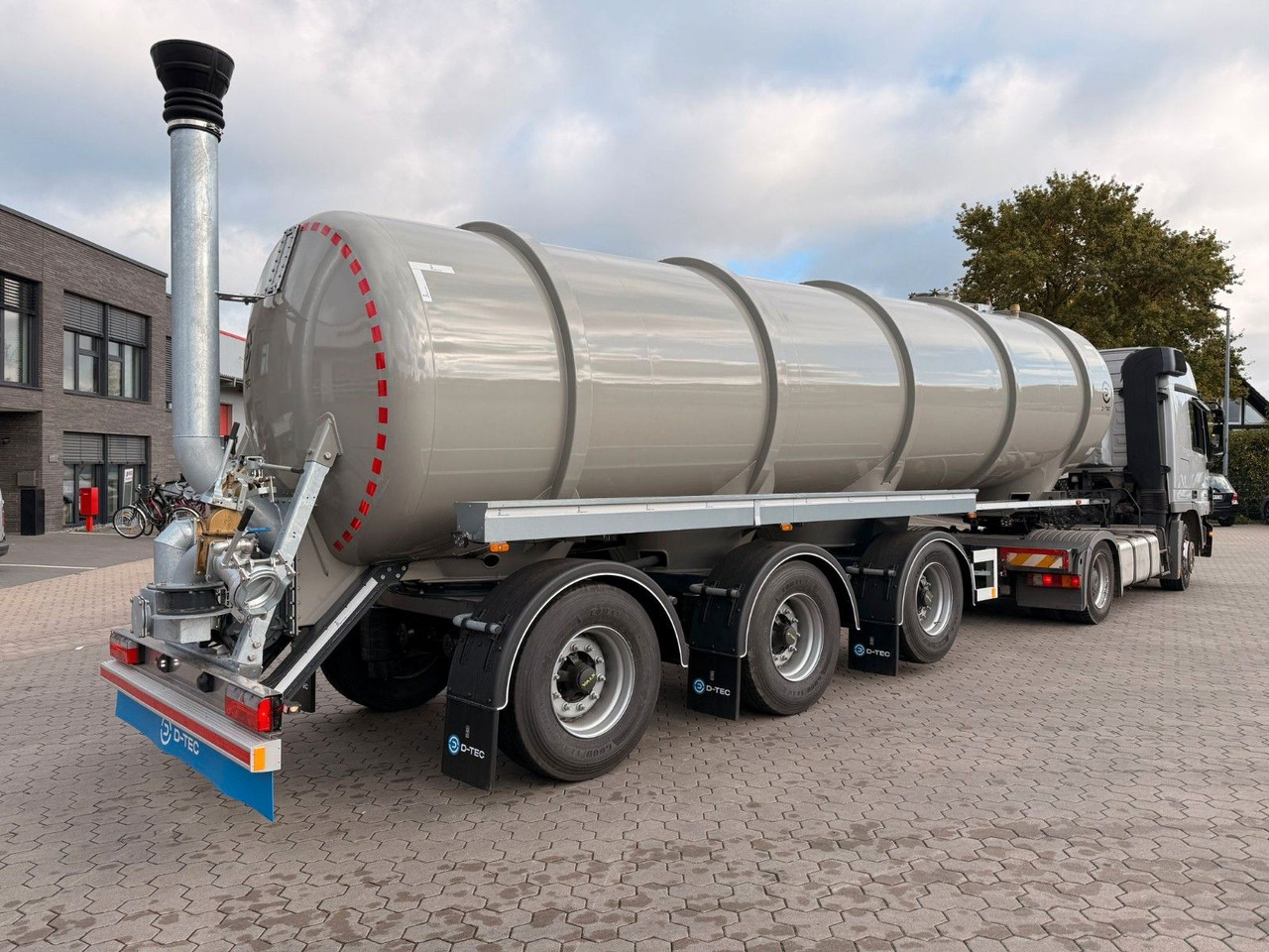 D-TEC Gülletanker 30m³ mit Zwangslenkung - 液罐半拖车:图4 D-TEC Gülletanker 30m³ mit Zwangslenkung - 液罐半拖车:图4