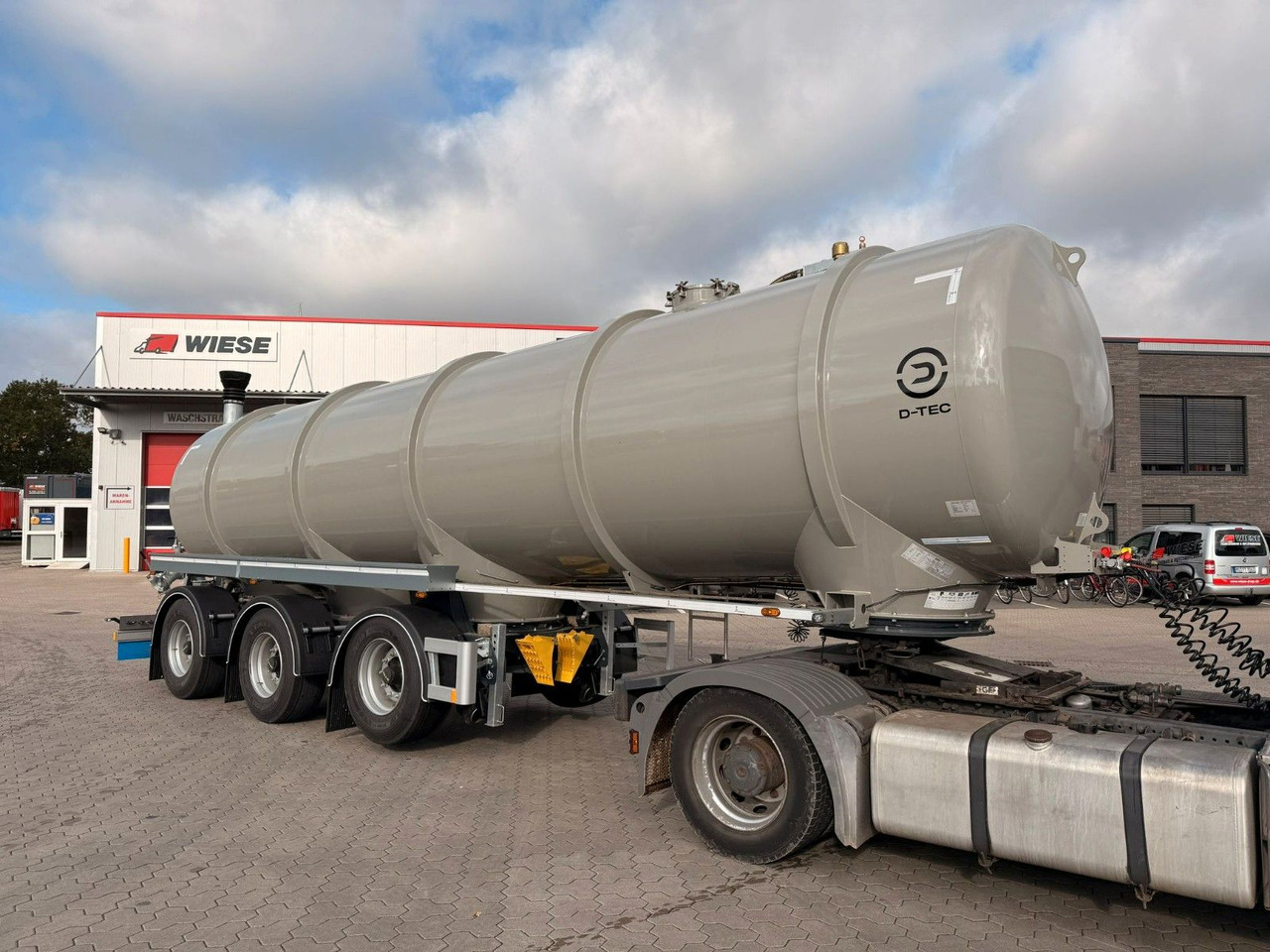 D-TEC Gülletanker 30m³ mit Zwangslenkung - 液罐半拖车:图1 D-TEC Gülletanker 30m³ mit Zwangslenkung - 液罐半拖车:图1
