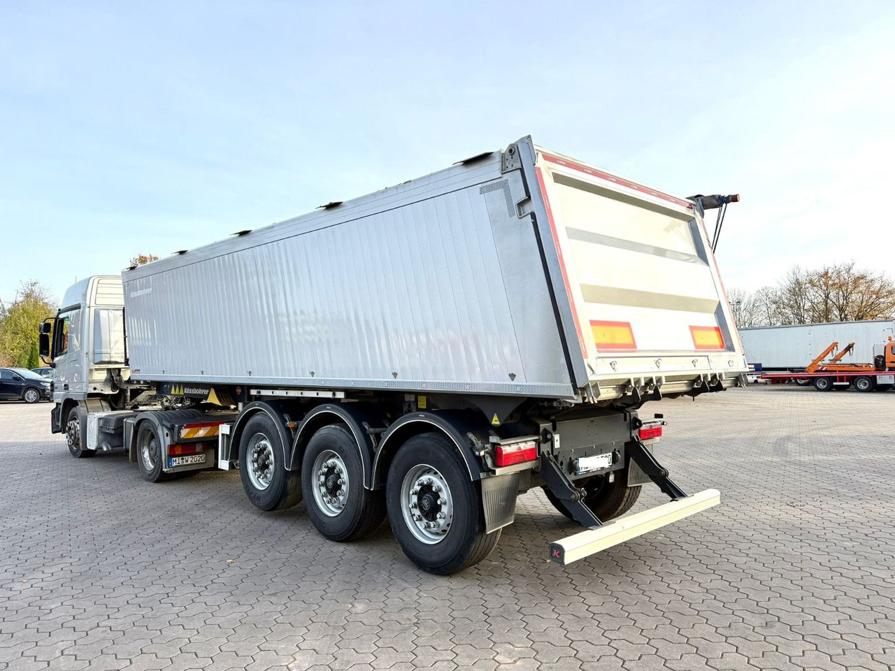 Kässbohrer K.SKA Aluminium Kipper 30m³ Top Zustand - 翻斗半拖车:图4 Kässbohrer K.SKA Aluminium Kipper 30m³ Top Zustand - 翻斗半拖车:图4