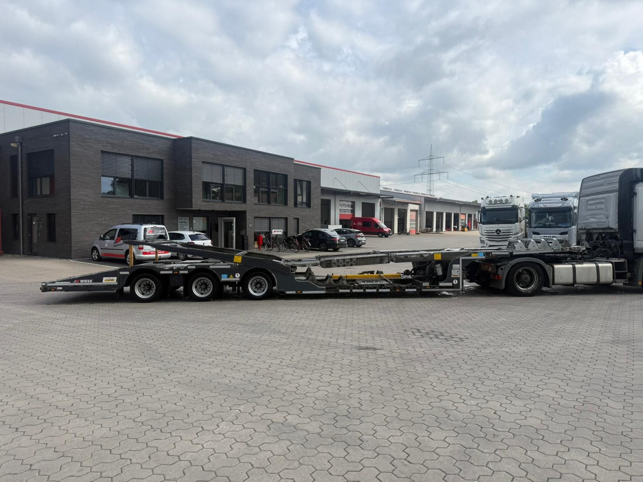 自动转运半拖车 Kässbohrer K.SOK Truck/Car Transporter, Novagrau：图6