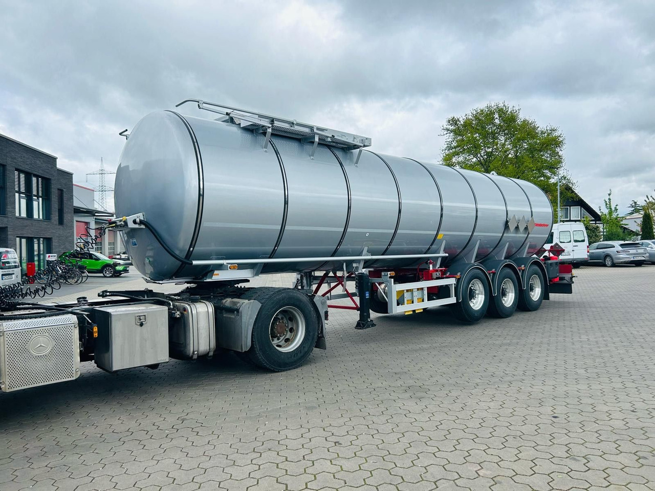 Kässbohrer STS.SS Edelstahl Tankauflieger Bitumen 32m³ - 液罐半拖车:图2 Kässbohrer STS.SS Edelstahl Tankauflieger Bitumen 32m³ - 液罐半拖车:图2