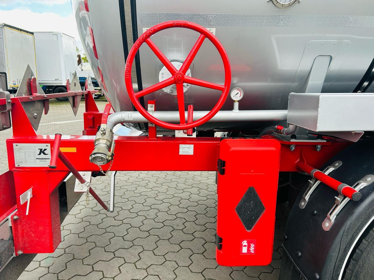 Kässbohrer STS.SS Edelstahl Tankauflieger Bitumen 32m³ - 液罐半拖车:图5 Kässbohrer STS.SS Edelstahl Tankauflieger Bitumen 32m³ - 液罐半拖车:图5