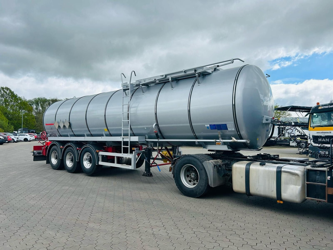 Kässbohrer STS.SS Edelstahl Tankauflieger Bitumen 32m³ - 液罐半拖车:图3 Kässbohrer STS.SS Edelstahl Tankauflieger Bitumen 32m³ - 液罐半拖车:图3