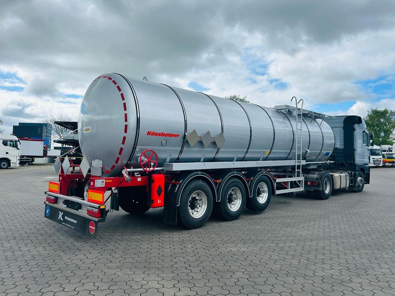Kässbohrer STS.SS Edelstahl Tankauflieger Bitumen 32m³ - 液罐半拖车:图1 Kässbohrer STS.SS Edelstahl Tankauflieger Bitumen 32m³ - 液罐半拖车:图1