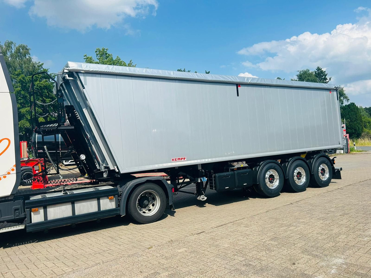 Kempf SKM 36/3 AK 3-Achs Alu Sattelkipper 50m³ - 翻斗半拖车:图1 Kempf SKM 36/3 AK 3-Achs Alu Sattelkipper 50m³ - 翻斗半拖车:图1