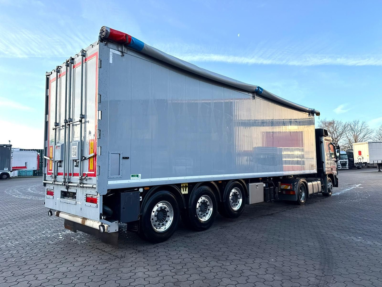 Knapen K200 Schubboden 61m³ mit Zellenradschleuse Agrar - 活动底半拖车:图2 Knapen K200 Schubboden 61m³ mit Zellenradschleuse Agrar - 活动底半拖车:图2