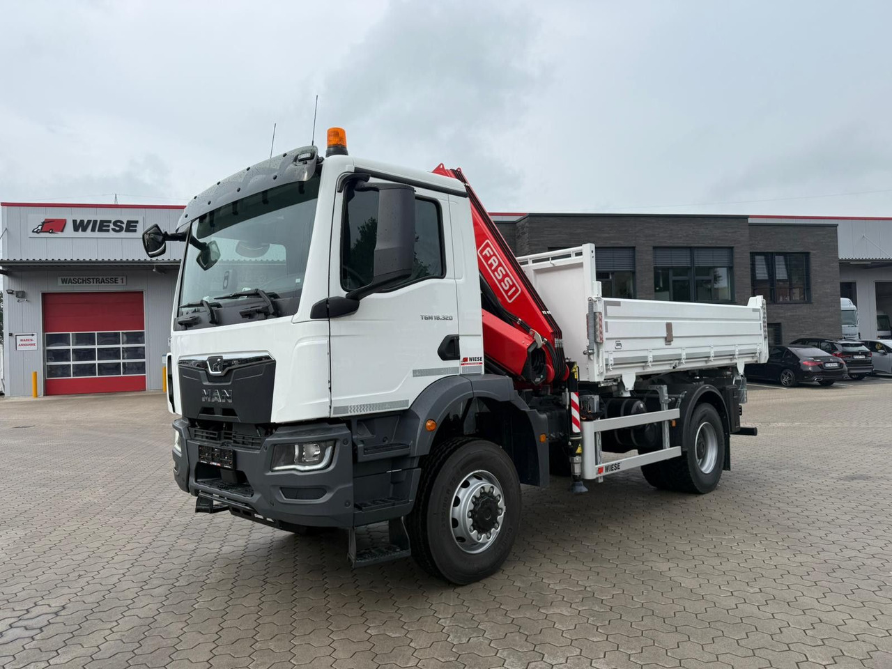 MAN 18.320 4x4 mit Fassi Ladekran Sofort Verfügbar - 翻斗车, 起重车:图1 MAN 18.320 4x4 mit Fassi Ladekran Sofort Verfügbar - 翻斗车, 起重车:图1