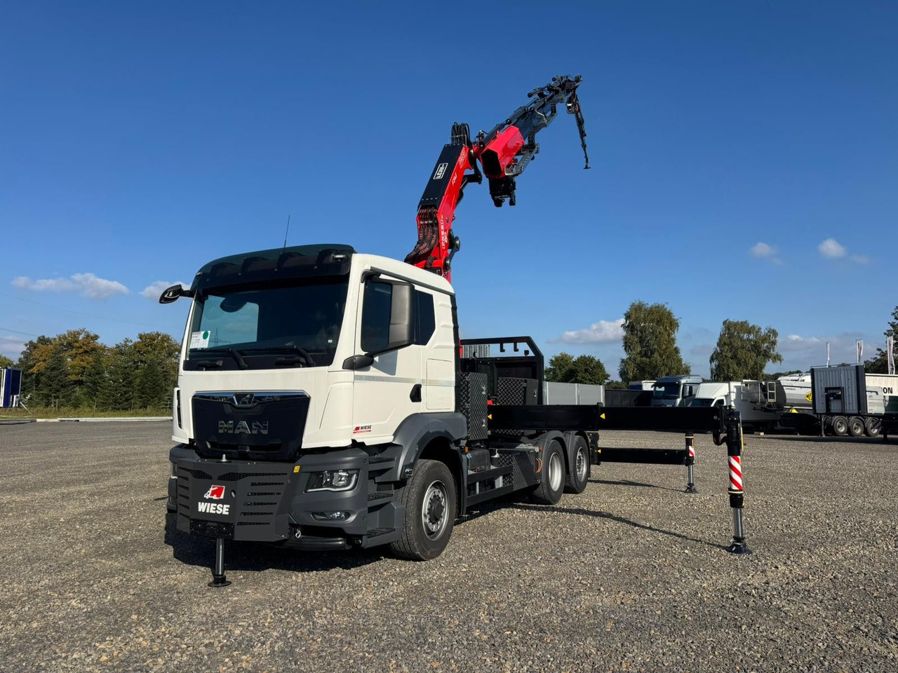 MAN 26.470 6x4-4 Hydrodrive Fassi Kran F545 Jib - 栏板式/ 平板卡车, 起重车:图1 MAN 26.470 6x4-4 Hydrodrive Fassi Kran F545 Jib - 栏板式/ 平板卡车, 起重车:图1
