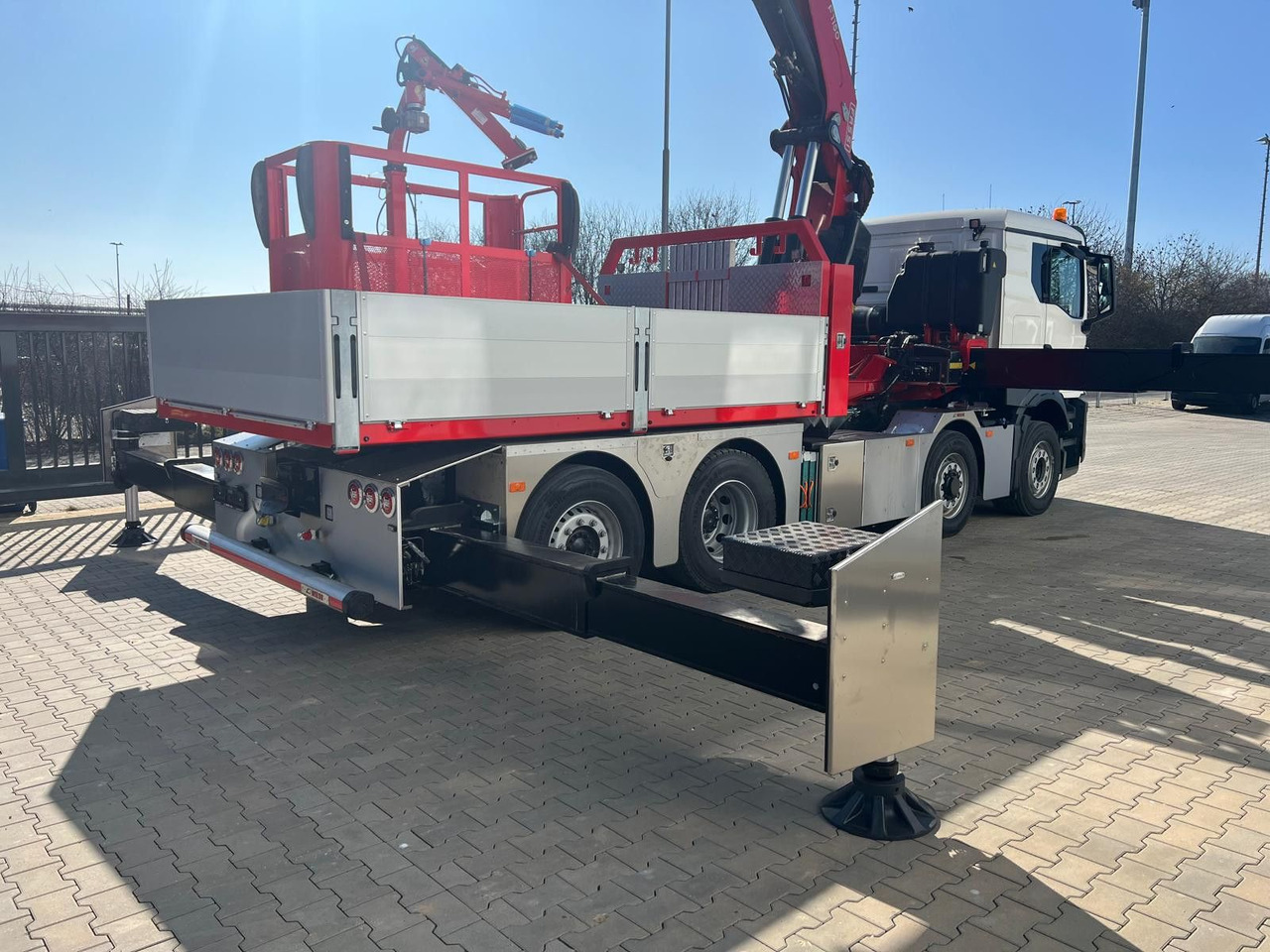 MAN 8x4 mit F1150RA.2.28 L616 Winde, 2.per. Korb - 起重车:图5 MAN 8x4 mit F1150RA.2.28 L616 Winde, 2.per. Korb - 起重车:图5