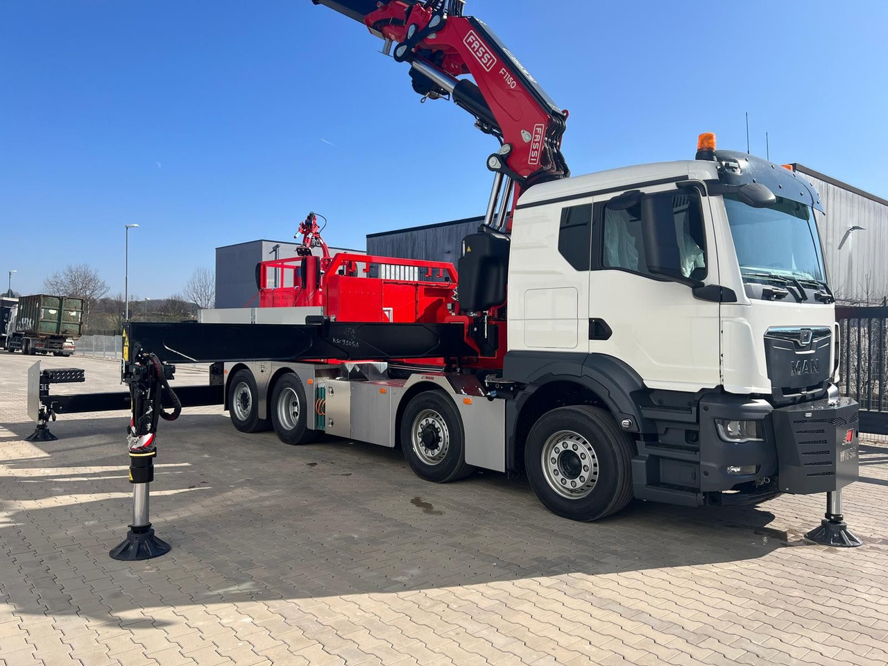 MAN 8x4 mit F1150RA.2.28 L616 Winde, 2.per. Korb - 起重车:图2 MAN 8x4 mit F1150RA.2.28 L616 Winde, 2.per. Korb - 起重车:图2