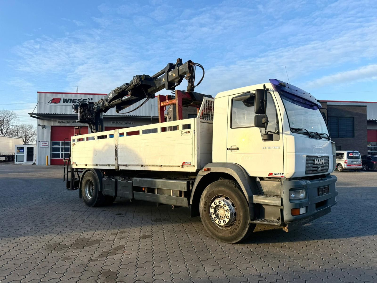 MAN LE 18.280 Pritsche mit HIAB 133 K PRO/HIPRO Kran - 起重车:图1 MAN LE 18.280 Pritsche mit HIAB 133 K PRO/HIPRO Kran - 起重车:图1