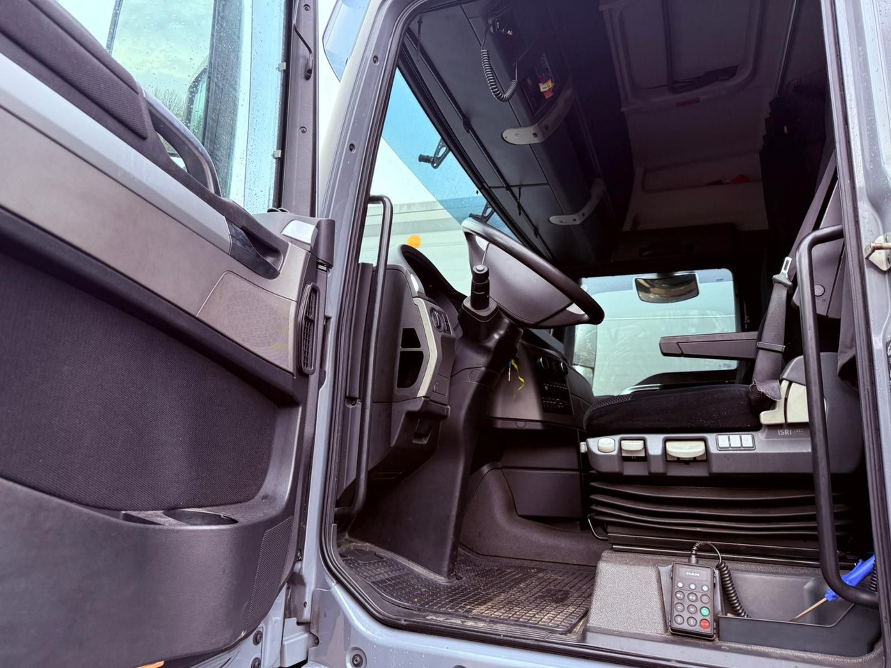 MAN TGX 18.440 LL Volumen LKW mit Staplerhalterung MAN TGX 18.440 LL Volumen LKW mit Staplerhalterung - 侧帘卡车:图5 MAN TGX 18.440 LL Volumen LKW mit Staplerhalterung MAN TGX 18.440 LL Volumen LKW mit Staplerhalterung - 侧帘卡车:图5