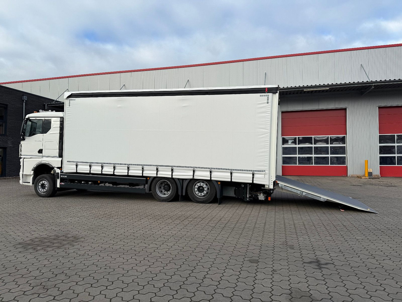 MAN TGX 26.440 6x2 LL Schwerlast Ladebordwand/Rampe - 拖吊车:图2 MAN TGX 26.440 6x2 LL Schwerlast Ladebordwand/Rampe - 拖吊车:图2