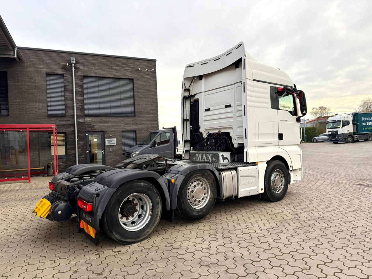 MAN TGX 26.500 6x2 Hydraulik Exklusiv Innenraum - 牵引车:图4 MAN TGX 26.500 6x2 Hydraulik Exklusiv Innenraum - 牵引车:图4