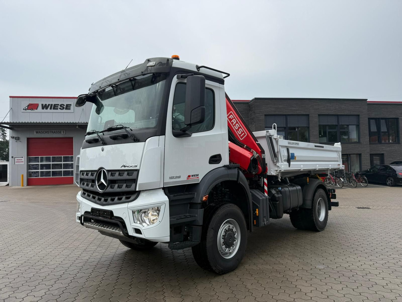 Mercedes-Benz Arocs 1835 4x4 Allrad Fassi F135 Kran Kipper - 翻斗车, 起重车:图1 Mercedes-Benz Arocs 1835 4x4 Allrad Fassi F135 Kran Kipper - 翻斗车, 起重车:图1
