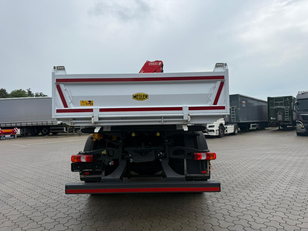 Mercedes-Benz Arocs 1835 4x4 Allrad Fassi F135 Kran Kipper - 起重车:图5 Mercedes-Benz Arocs 1835 4x4 Allrad Fassi F135 Kran Kipper - 起重车:图5