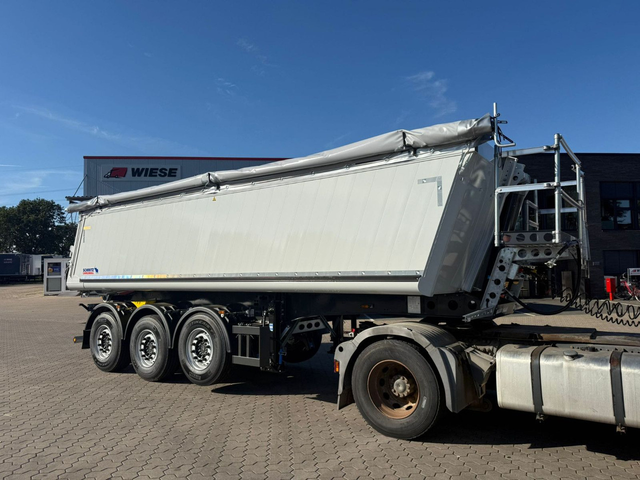 Schmitz Cargobull SKI 24 SL 7.2 3-Achs Alu Mulde 27m³ Sofort Verfü - 翻斗半拖车:图1 Schmitz Cargobull SKI 24 SL 7.2 3-Achs Alu Mulde 27m³ Sofort Verfü - 翻斗半拖车:图1