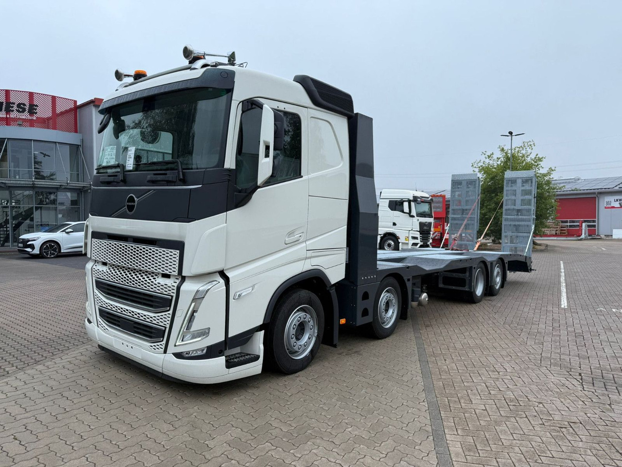 Volvo Arbeitsbühnen Baumaschinentransporter mit Rampen - 拖吊车:图5 Volvo Arbeitsbühnen Baumaschinentransporter mit Rampen - 拖吊车:图5