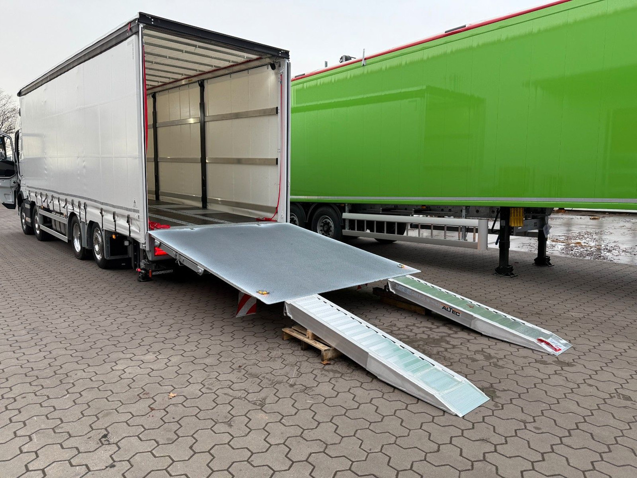 Volvo FH 500 Gabelstaplertransporter LBW Dhollandia 9t - 卡车:图4 Volvo FH 500 Gabelstaplertransporter LBW Dhollandia 9t - 卡车:图4