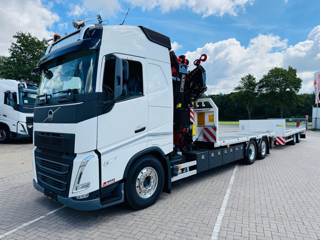 Volvo FH540 6x2 Containerpritsche mit F545RA.2.26 - 栏板式/ 平板卡车, 起重车:图2 Volvo FH540 6x2 Containerpritsche mit F545RA.2.26 - 栏板式/ 平板卡车, 起重车:图2