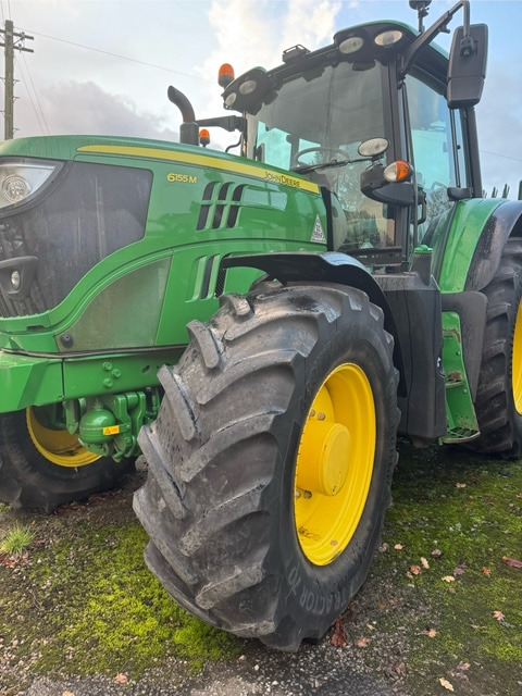 JOHN DEERE 6155M - 拖拉机:图1 JOHN DEERE 6155M - 拖拉机:图1